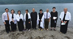 Batismo no Japão: novos fiéis entregam a vida a Cristo. Crédito: NSD