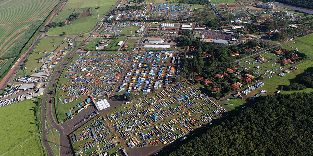 Em vista aérea, o último grande Campori Sul-Americano reuniu 35 mil desbravadores em Barretos (SP). Créditos: DSA