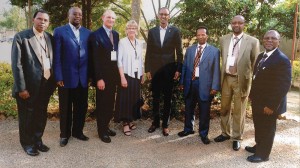 Líderes da Igreja Adventista se reúnem com o presidente de Ruanda. Crédito: departamento de comunicação da ECD
