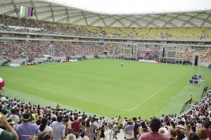 Por algumas horas, a Arena Manaus virou templo com 40 mil adoradores. Foto: Diogo Cavalcanti