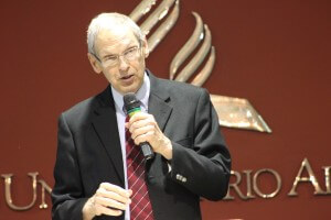 Missionário na Tailândia por seis anos e um dos maiores missiólogos adventistas, Jon Dybdahl foi um dos palestrantes do congresso. Foto: Jhady Felipe