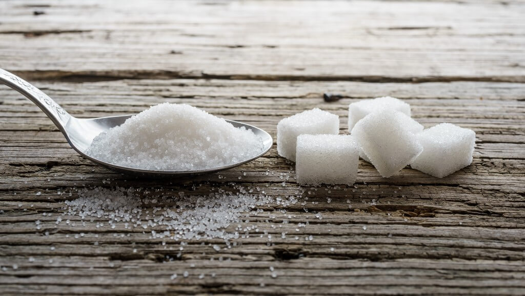 Durante a vida média do brasileiro, circularão pelo seu organismo aproximadamente 4,5 toneladas de açúcar refinado. Imagem: Fotolia