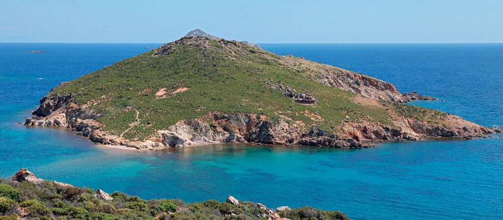 Ilha de Patmos, no mar Egeu: cenário onde João esteve exilado e recebeu visões. Imagem: Fotolia