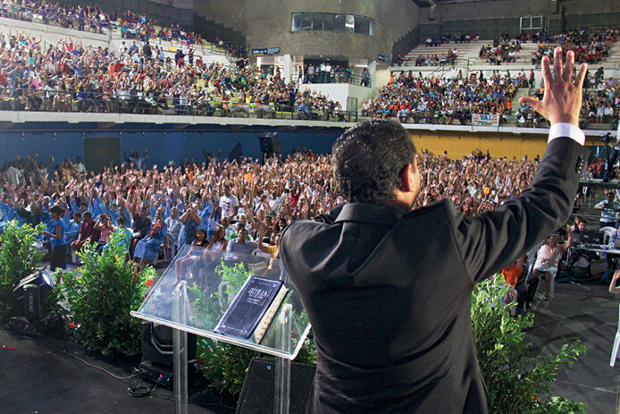 Rio de Janeiro: 10 mil pessoas se reuniram em dois ginásios para celebrar os resultados e testemunhar mais batismos. Cidade é prioridade de missão urbana neste ano. Foto: Fabiana Lopes