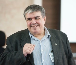 Palestra realizada por Paulo Teixeira para editores da Casa Publicadora Brasileira tratou sobre a origem e transmissão do texto bíblico, além de apresentar critérios envolvidos na tradução das Escrituras. Foto: William de Moraes