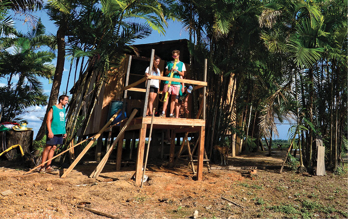 ONG formada por profissionais adventistas já construiu mais de 30 banheiros em comunidades remotas da Amazônia. Foto: Fernando Borges