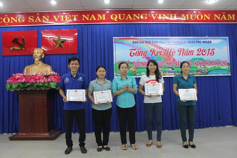 Autoridades vietnamitas reconhecem o trabalho feito por jovens do Um Ano em Missão