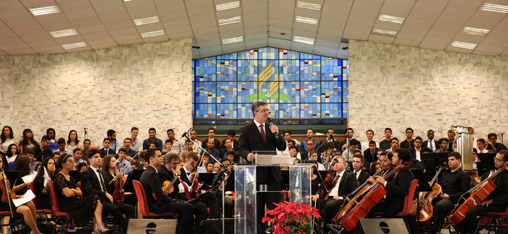 Pastor Erton Köhler: "Se a igreja é o que é no Brasil isso se deve em grande parte ao trabalho de pastores dedicados e usados por Deus que conduziram adequadamente a igreja fizeram".