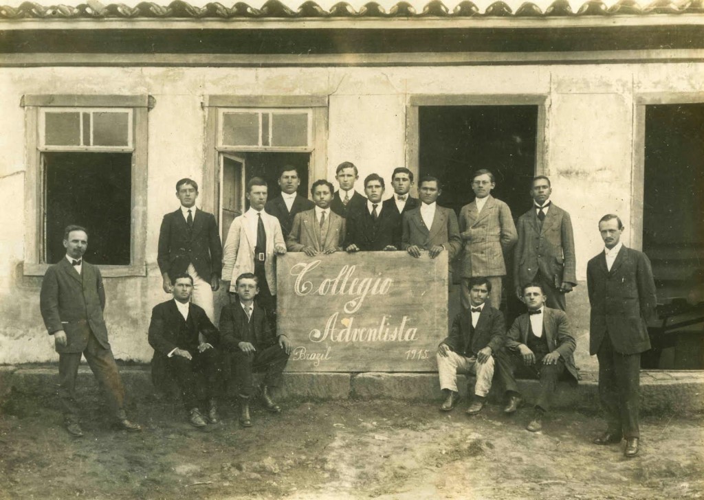 Foto do Colégio Adventista em 1915