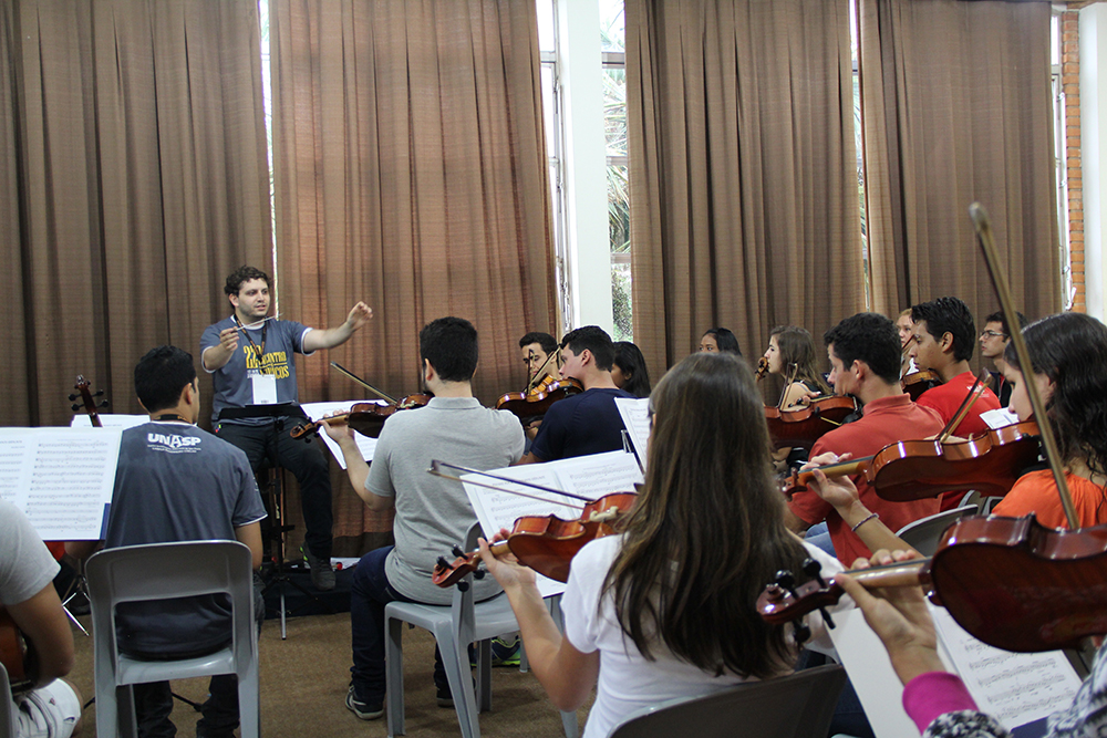 Além de aperfeiçoamento técnico, 22º Encontro de Músicos do Unasp promoveu reflexões sobre o papel da música na adoração e no cumprimento da missão. Créditos da imagem: Unasp, campus Engenheiro Coelho
