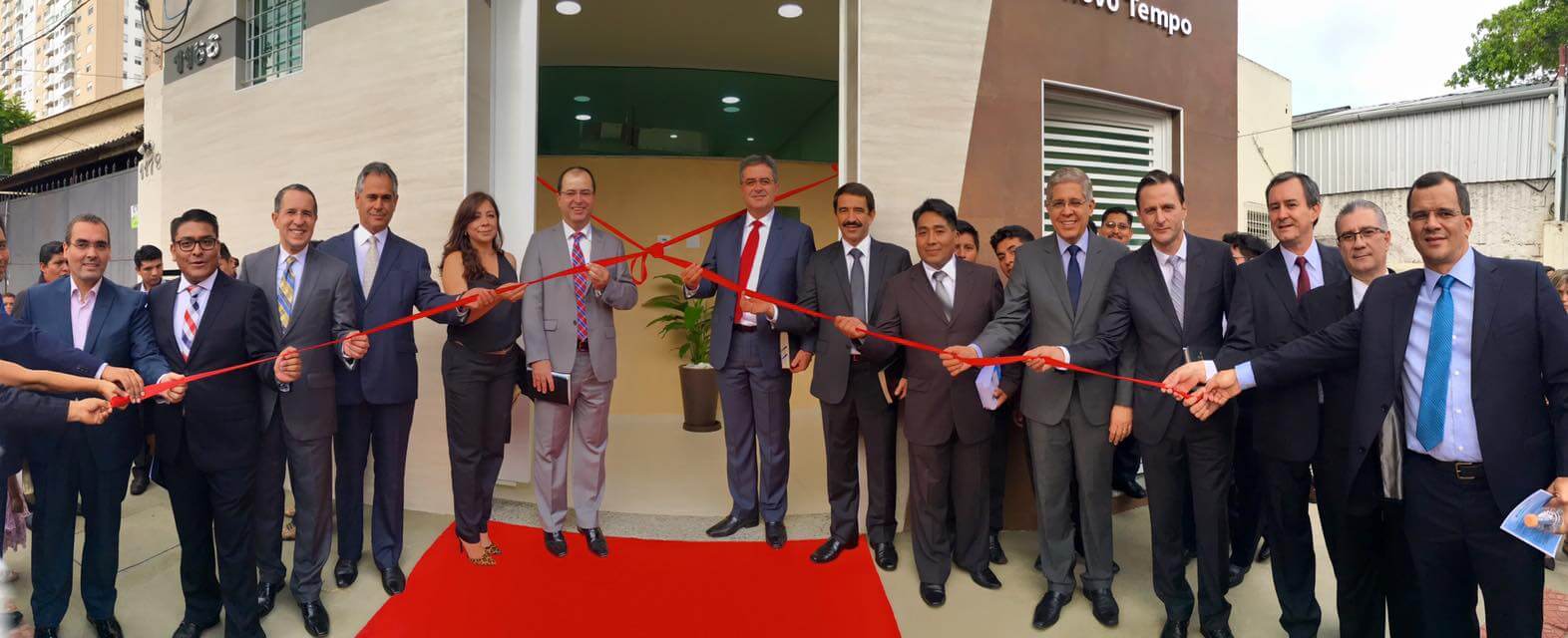 Líderes da igreja na América do Sul e no Estado de São Paulo, além de representantes de instituições adventistas, prestigiaram a inauguração do templo próprio da comunidade hispânica.