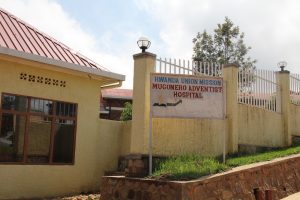 Hospital Mugonero, localizado dentro do complexo em que os membros da igreja morreram em 1994. Créditos da imagem: Gina Wahlen