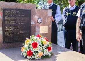 Lápide-do-túmulo-de-Guilherme-Stein-Junior-recebe-nova-placa