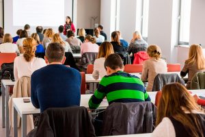 Projeto de lei que beneficia estudantes que guardam o sábado tramita no Senado Federal. Créditos da imagem: Fotolia