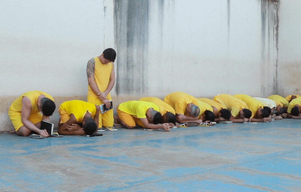 TV-Novo-Tempo-chega-a-penitenciaria-de-Tangara-da-Serra-foto 2