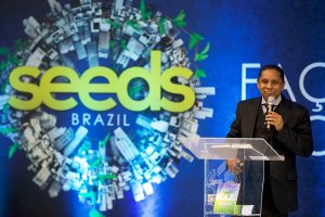 Pastor Luís Gonçalves, líder sul-americano de Evangelismo, fala aos participantes da 2ª edição do Seeds Brazil sobre o real sentido do evangelismo urbano. Créditos: UCB