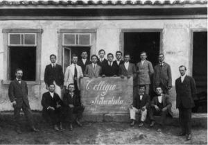 Primeira turma de estudante do CAB, com John Lipke na esquerda e Paulo Hennig na direita