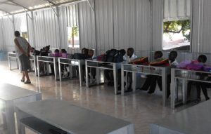 Estrutura da escola foi montada pela