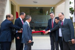 Localizado numa região que recebe muitos turistas estrangeiros, templo traz identificação em outros idiomas. Foto> Rizia do Vale
