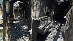 Algumas das igrejas que foram incendiadas ficaram completamente destruídas.