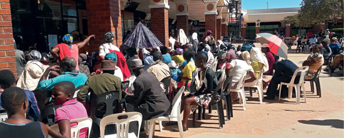 Na feira de saúde, 180 médicos realizaram de cuidados básicos a pequenas cirurgias, como a circuncisão. O pastor Ted Wilson pregou para milhares de pessoas em três dos 86 pontos de evangelização no país. Foto: Adventist Review